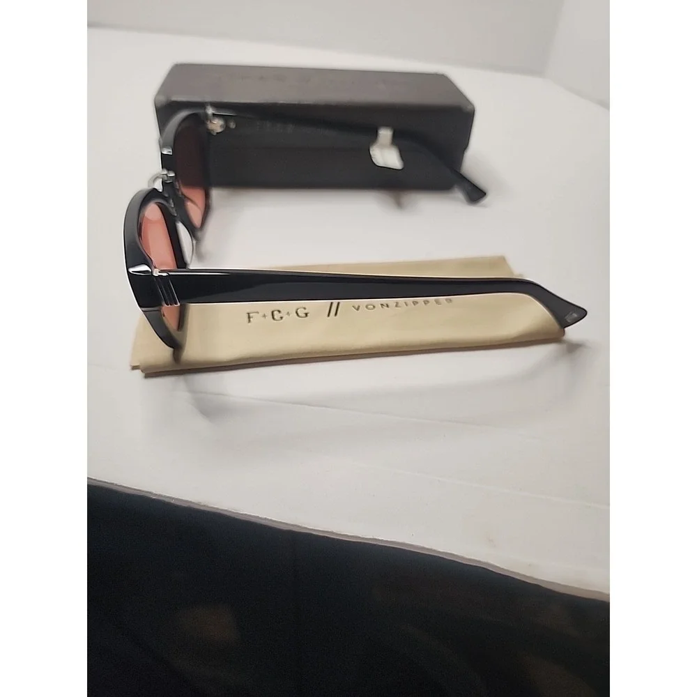 VonZipper Jinx Sunglasses Black‎ with Rose Amber Gradient Lenses Cat Eye